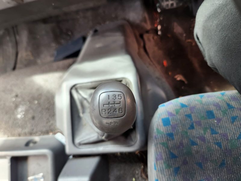  31088  HINO RANGER  2001  
