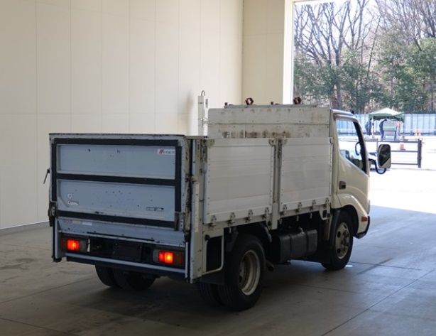  31090  HINO DUTRO  2010  