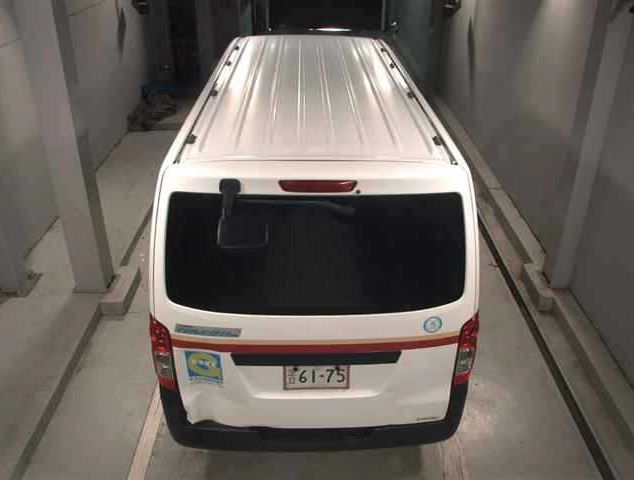  31096  NISSAN CARAVAN  2017  