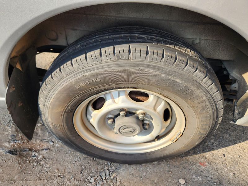  31104  NISSAN CARAVAN  2003  
