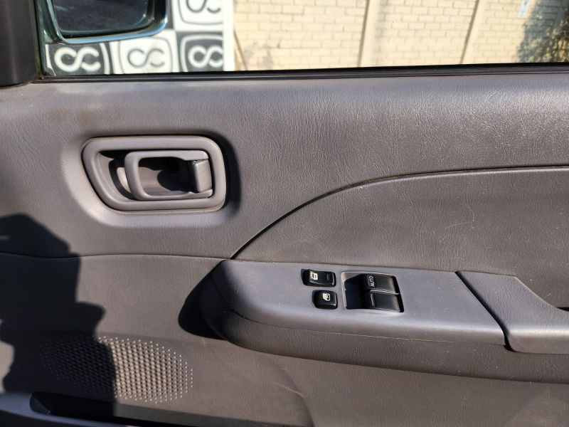 31104  NISSAN CARAVAN  2003  