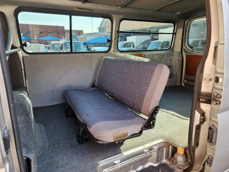  31104  NISSAN CARAVAN  2003  
