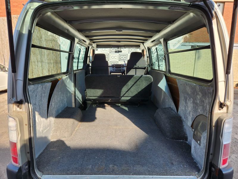  31104  NISSAN CARAVAN  2003  