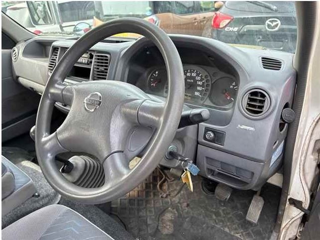  31120  NISSAN CARAVAN  2003  