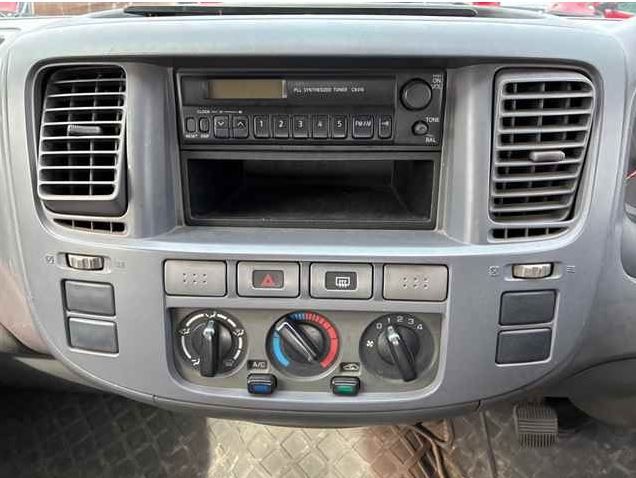  31120  NISSAN CARAVAN  2003  