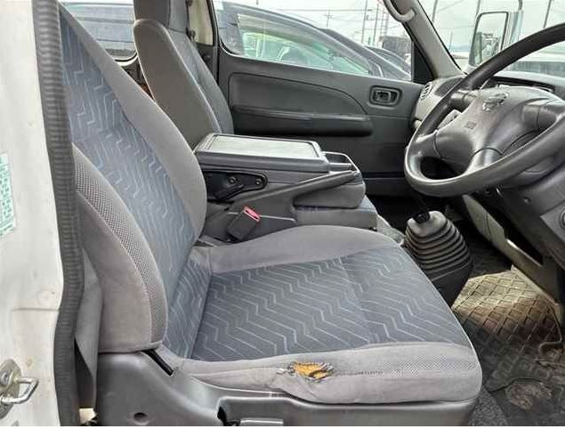  31120  NISSAN CARAVAN  2003  