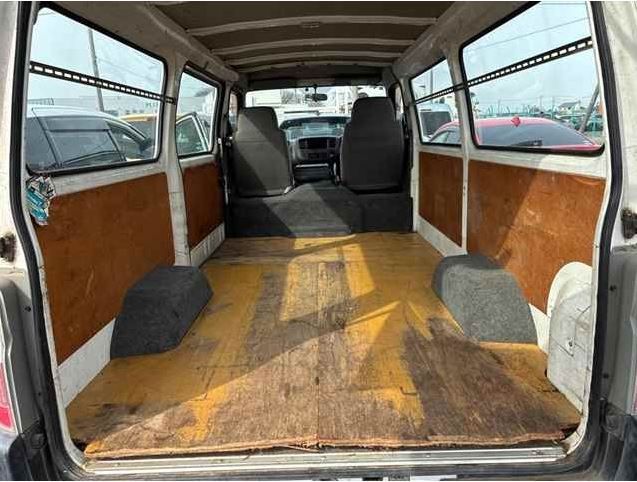  31120  NISSAN CARAVAN  2003  