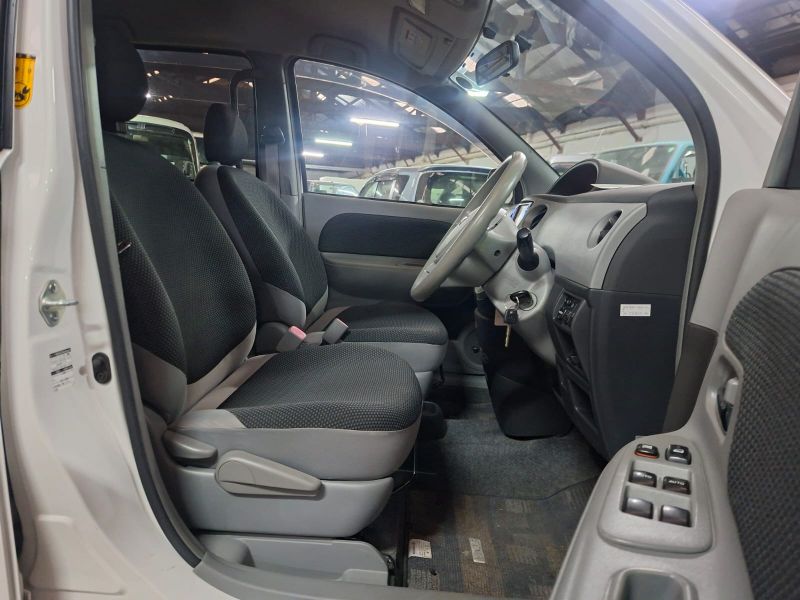  31127  TOYOTA SIENTA  2005  