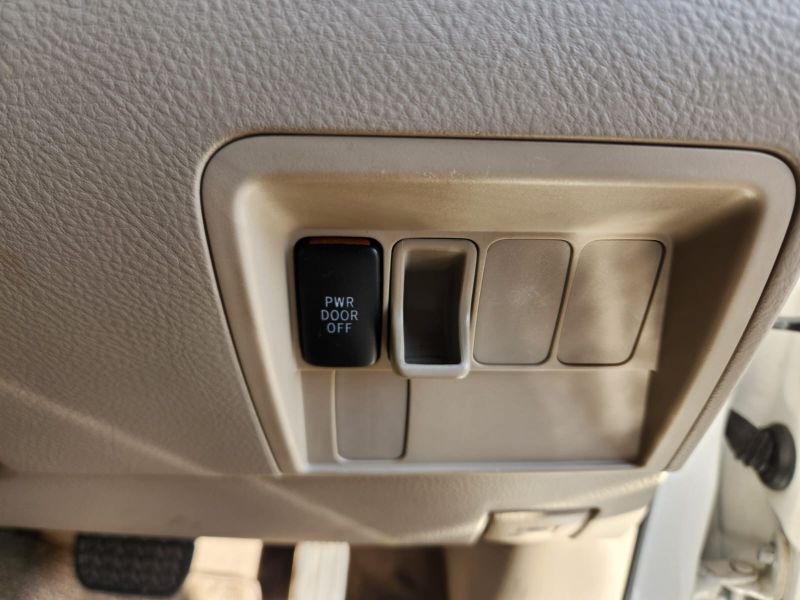  31139  TOYOTA RAUM  2005  