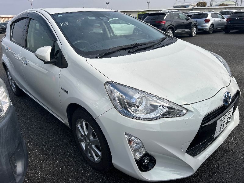  31179  TOYOTA AQUA  2016  