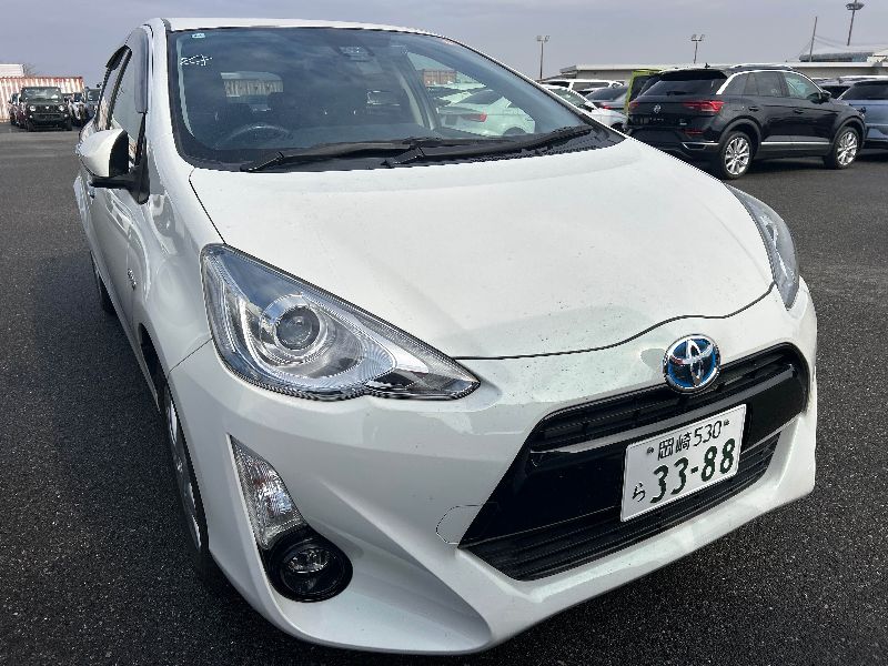  31179  TOYOTA AQUA  2016  