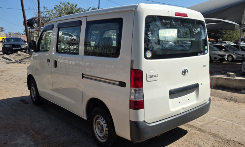  31180  TOYOTA TOWNACE  2018  