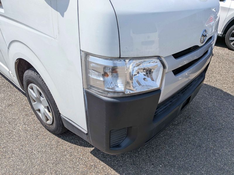  31184  TOYOTA HIACE  2017  
