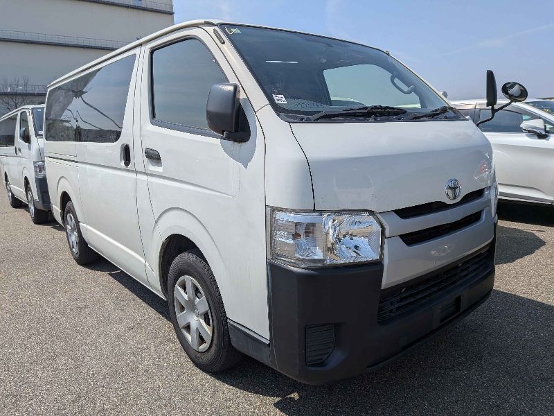  31184  TOYOTA HIACE  2017  