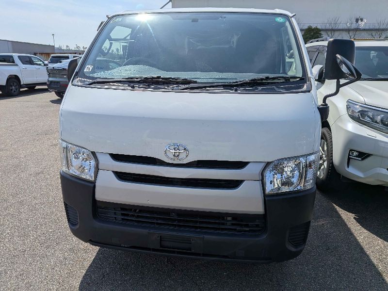  31184  TOYOTA HIACE  2017  