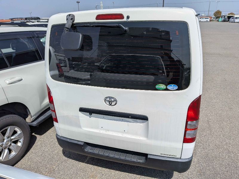  31184  TOYOTA HIACE  2017  