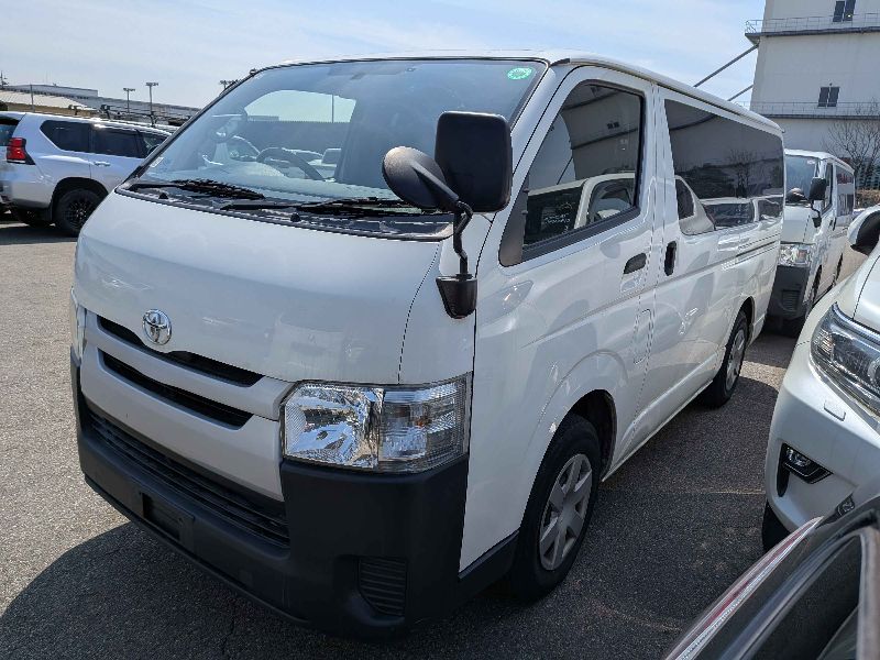  31184  TOYOTA HIACE  2017 