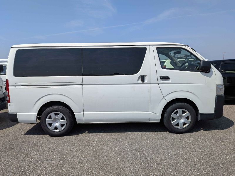  31184  TOYOTA HIACE  2017  