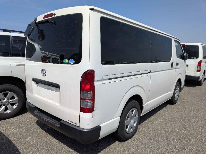  31184  TOYOTA HIACE  2017  