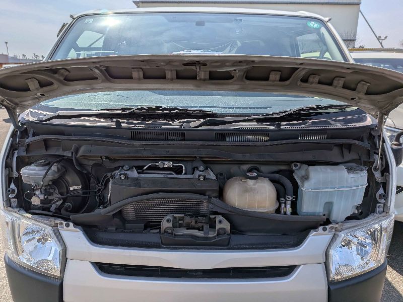  31184  TOYOTA HIACE  2017  