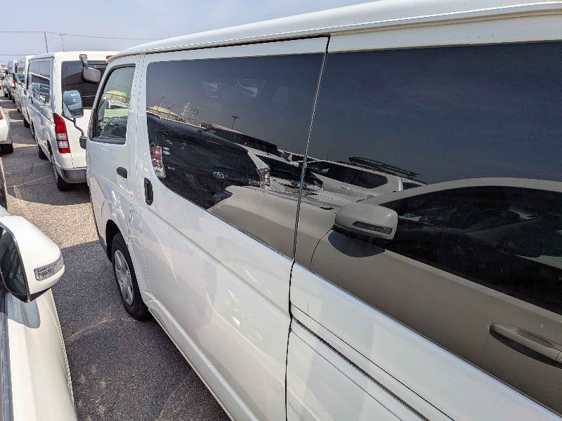  31184  TOYOTA HIACE  2017  