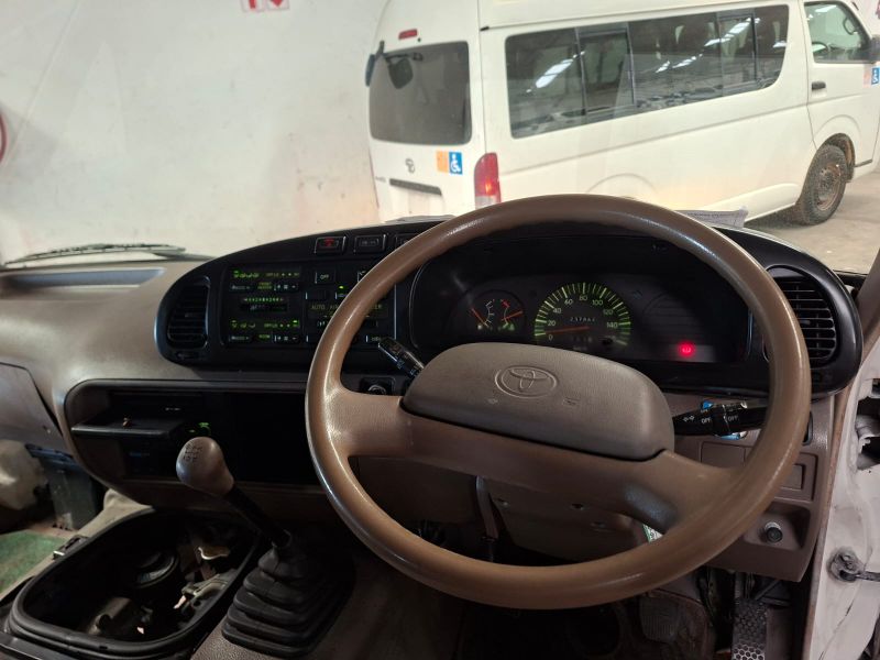  31205  TOYOTA COASTER  1999  
