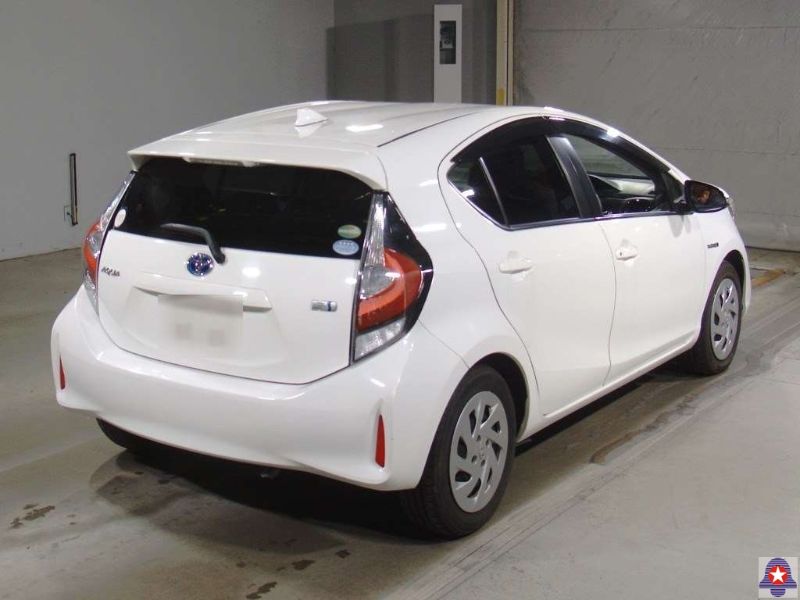  31208  TOYOTA AQUA  2018  