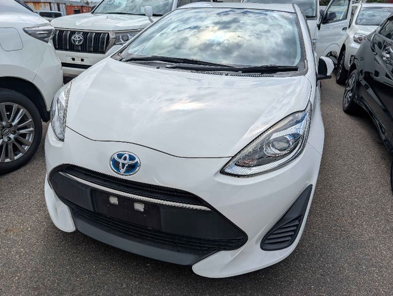  31208  TOYOTA AQUA  2018  