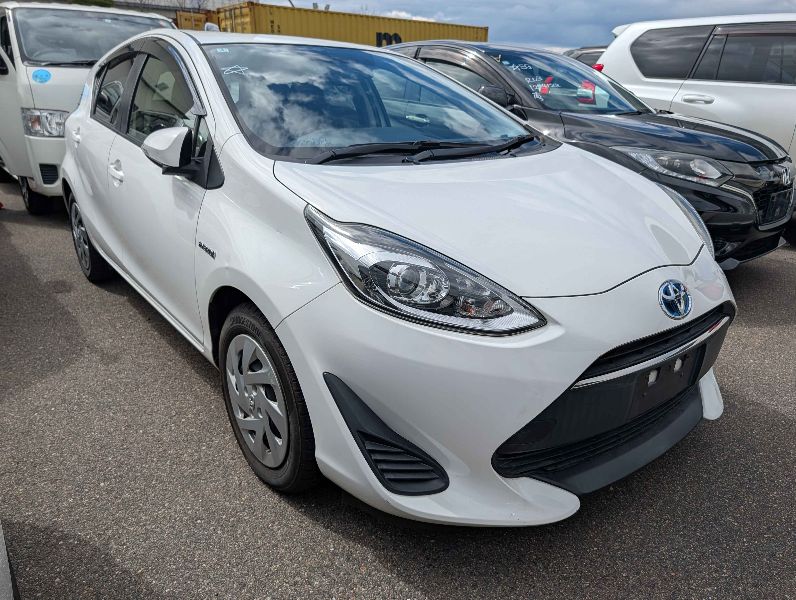  31208  TOYOTA AQUA  2018 