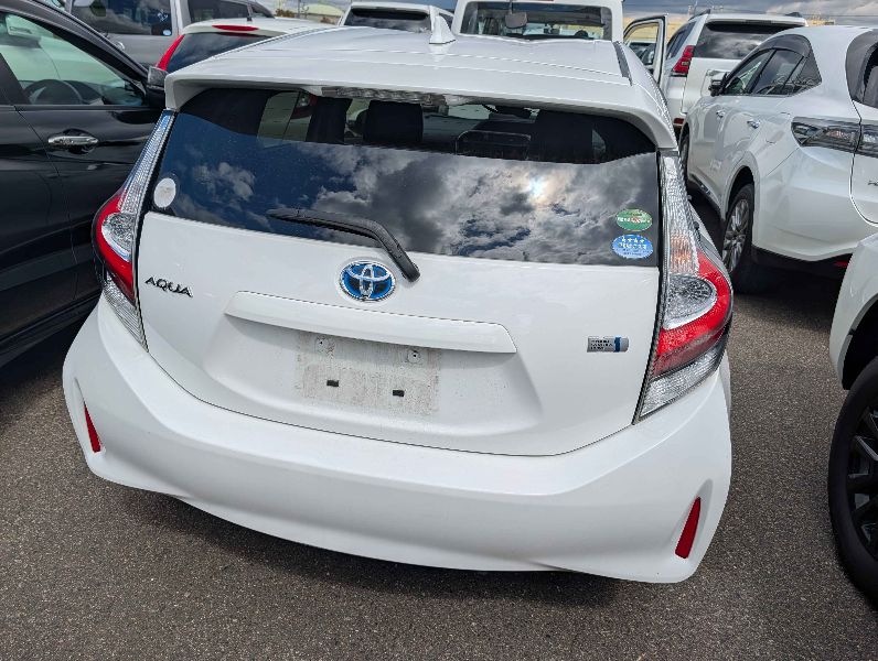  31208  TOYOTA AQUA  2018  