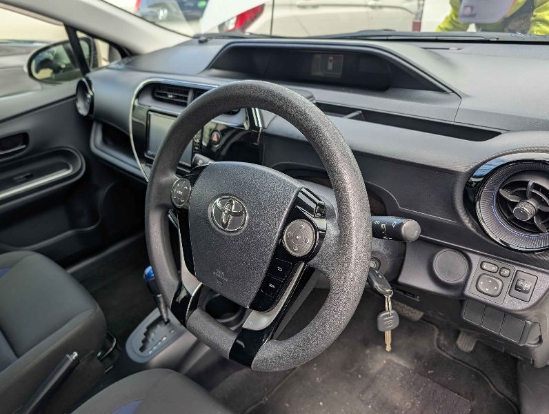  31208  TOYOTA AQUA  2018  
