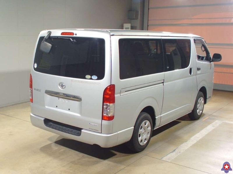  31209  TOYOTA HIACE  2017  