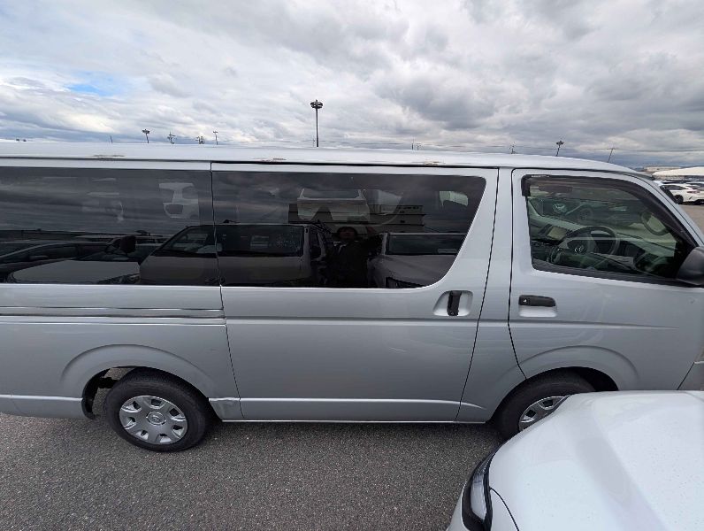  31209  TOYOTA HIACE  2017  