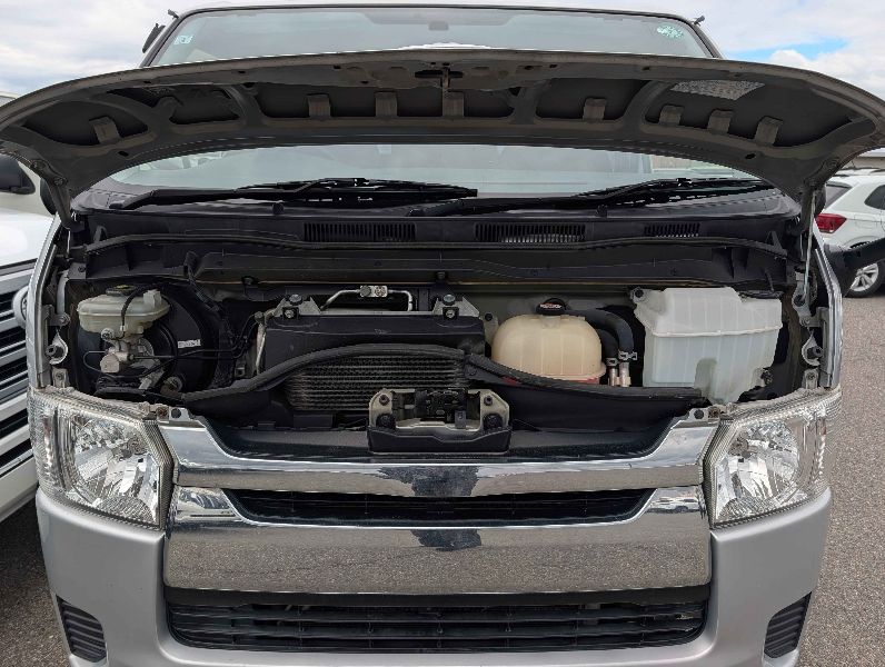  31209  TOYOTA HIACE  2017  