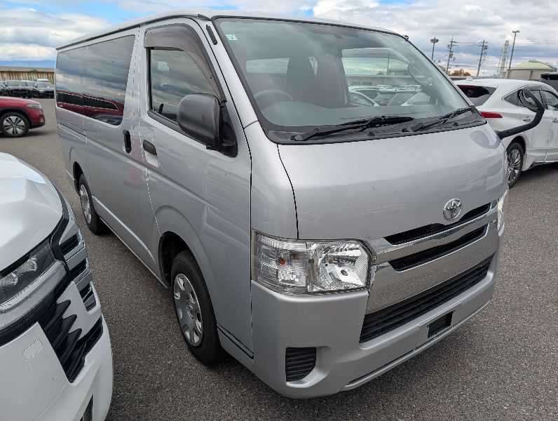  31209  TOYOTA HIACE  2017  