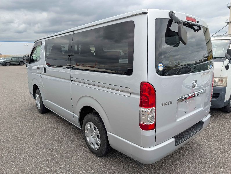 31209  TOYOTA HIACE  2017  