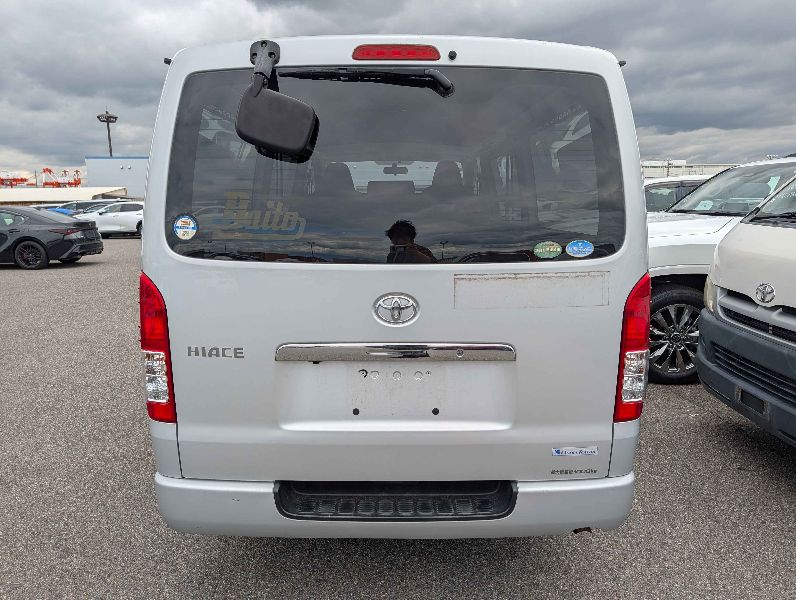  31209  TOYOTA HIACE  2017  