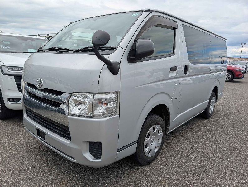  31209  TOYOTA HIACE  2017 