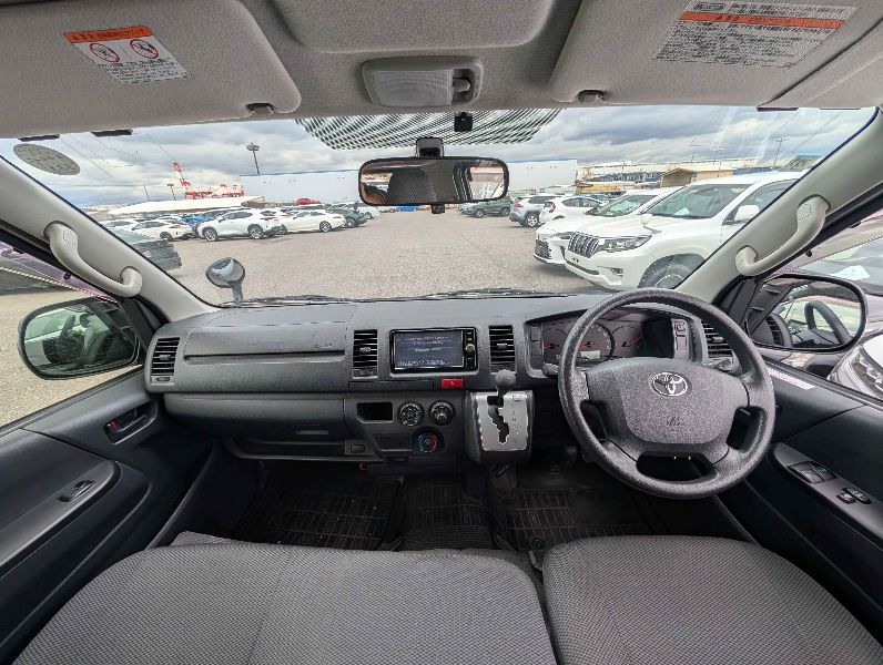  31209  TOYOTA HIACE  2017  