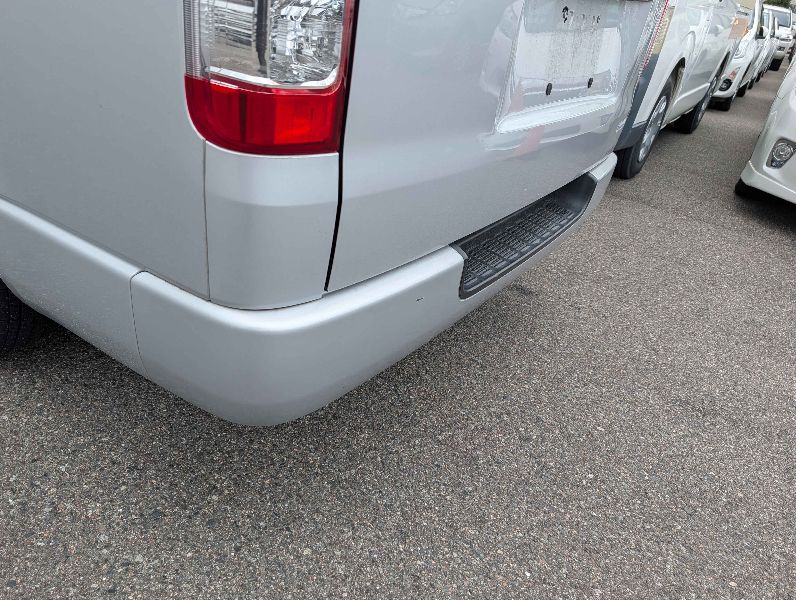  31209  TOYOTA HIACE  2017  
