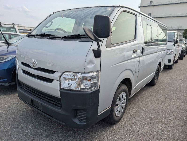  31210  TOYOTA HIACE  2017  
