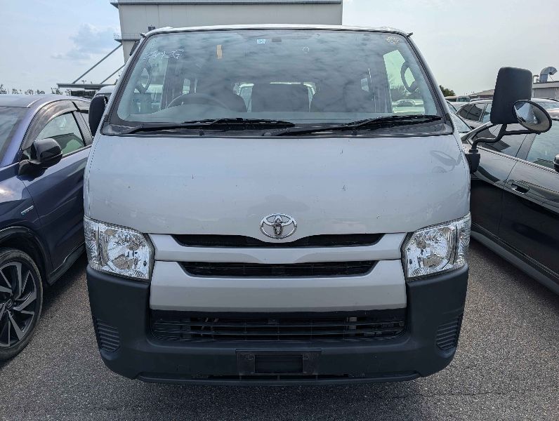  31210  TOYOTA HIACE  2017  
