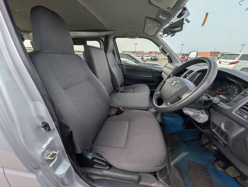  31210  TOYOTA HIACE  2017  
