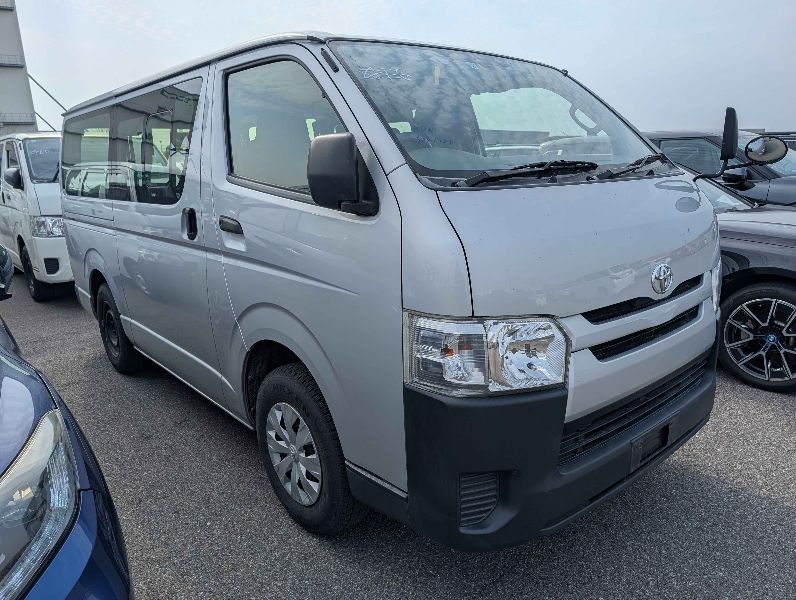  31210  TOYOTA HIACE  2017 