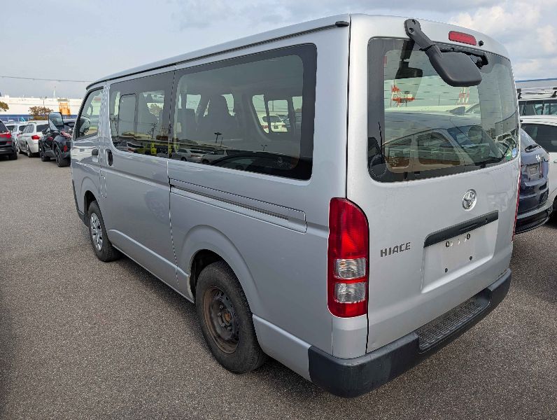  31210  TOYOTA HIACE  2017  