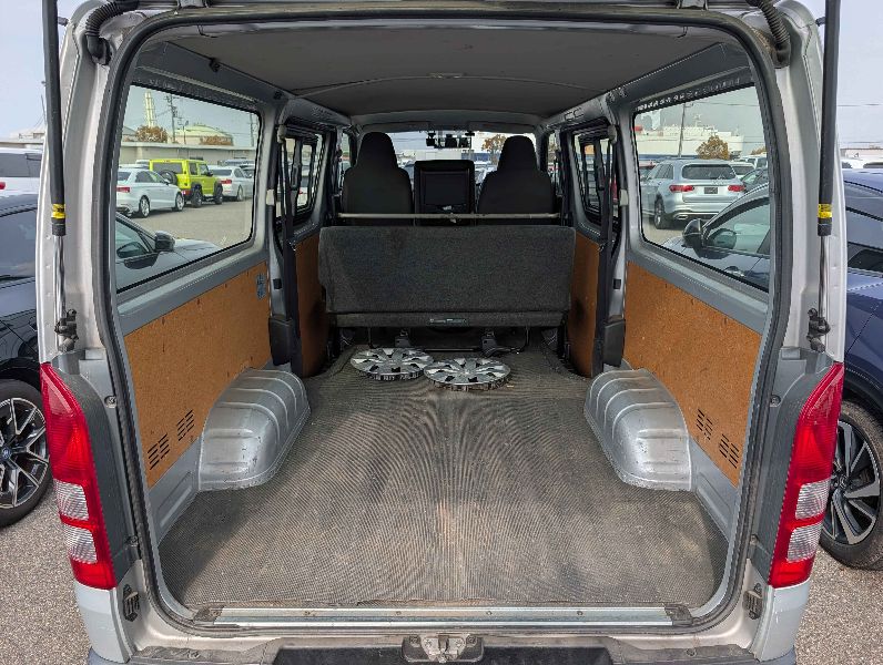  31210  TOYOTA HIACE  2017  