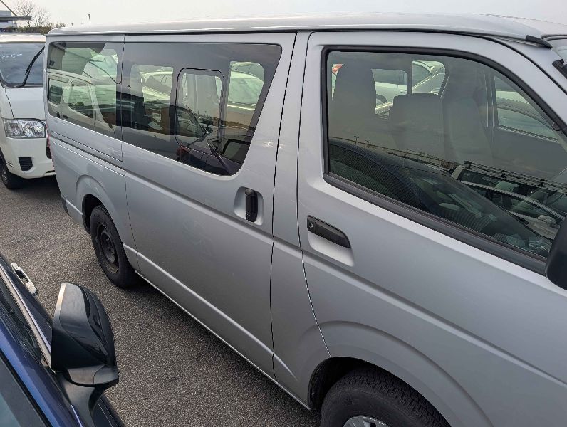  31210  TOYOTA HIACE  2017  