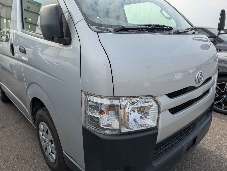  31210  TOYOTA HIACE  2017  