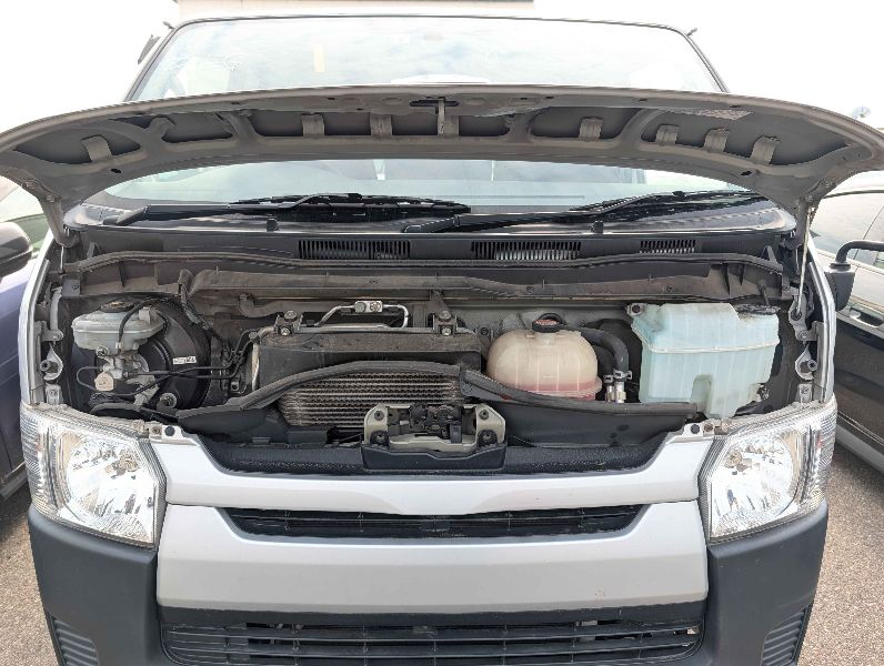  31210  TOYOTA HIACE  2017  