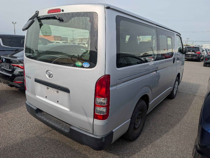  31210  TOYOTA HIACE  2017  